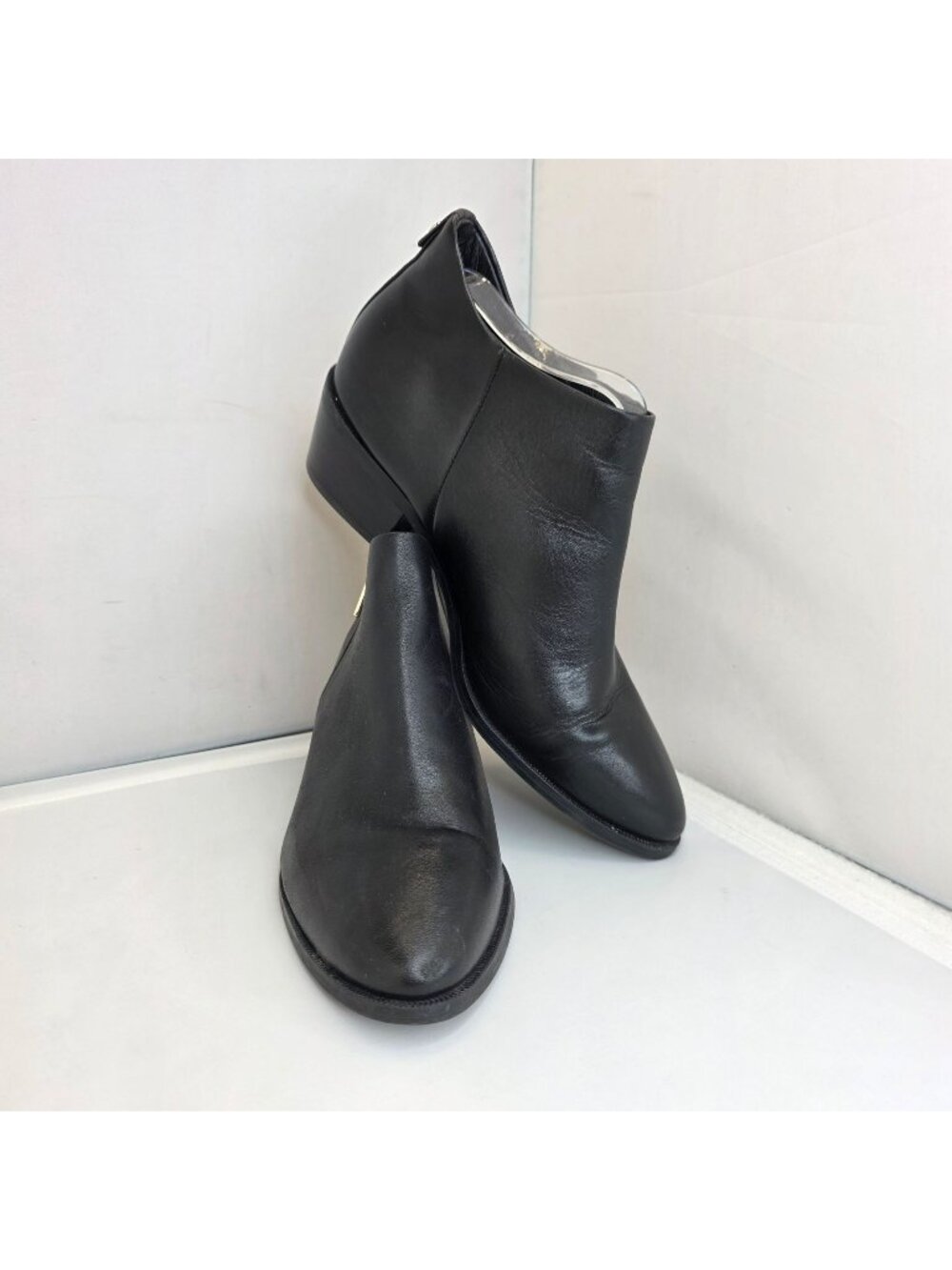 Taryn Rose Sabrina Black Leather Ankle Booties Women’s Size 8.5B Zip Closure